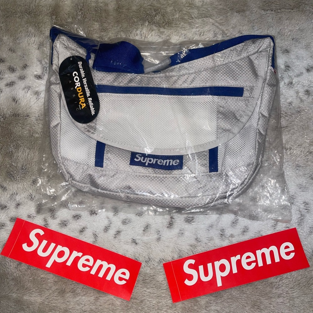 SOLD SOLD SOLD!! NWT Supreme Messenger Bag